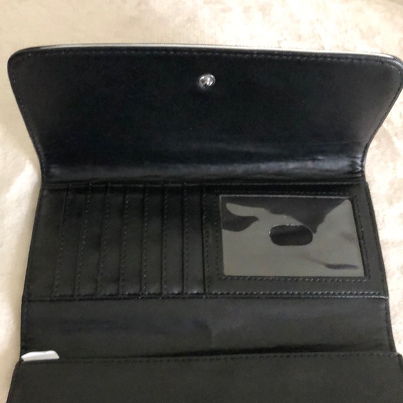 NWOT Kut From The Kloth Wallet Black/White Striped with dust cover - Picture 4 of 7